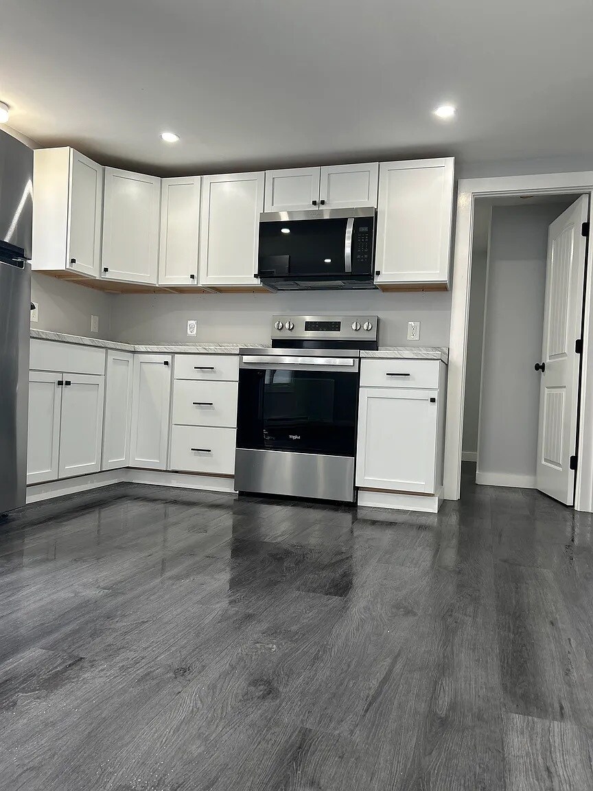 Building Photo - 41 Green Meadow Dr