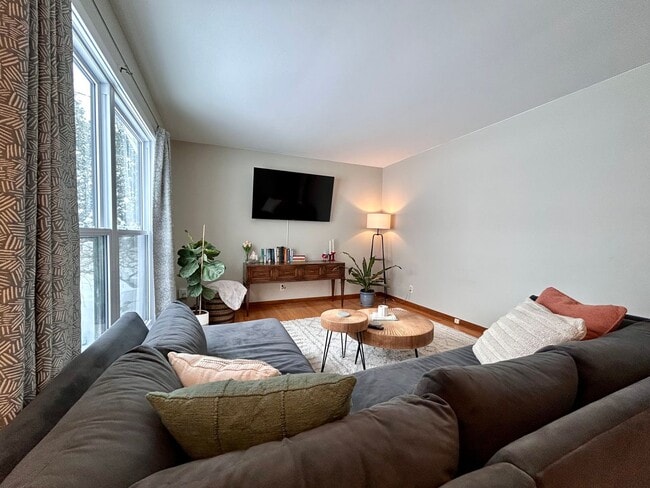 Building Photo - Four Bedroom Home in Southeast Grand Rapids