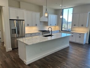 Building Photo - 165 Morrow Ave