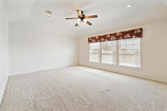 Building Photo - 2088 Silverthorn Ln