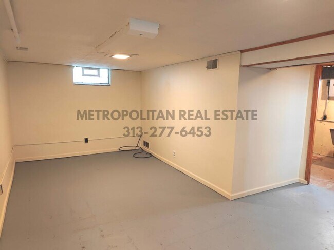 Building Photo - 1409 Royal Ave