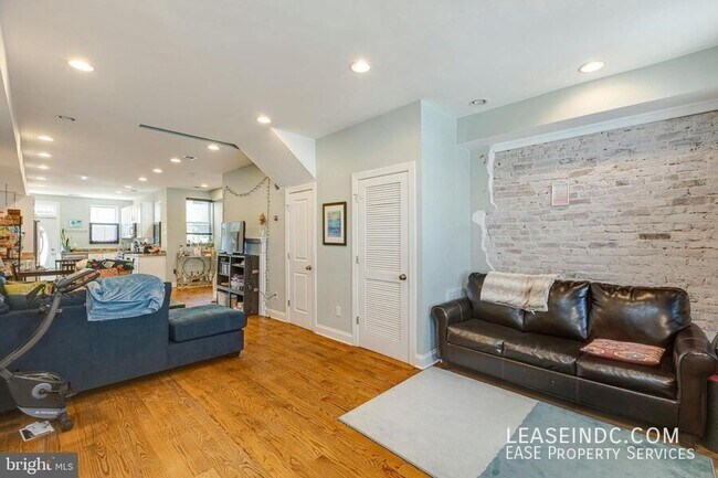 Building Photo - 604 Harvard St NW