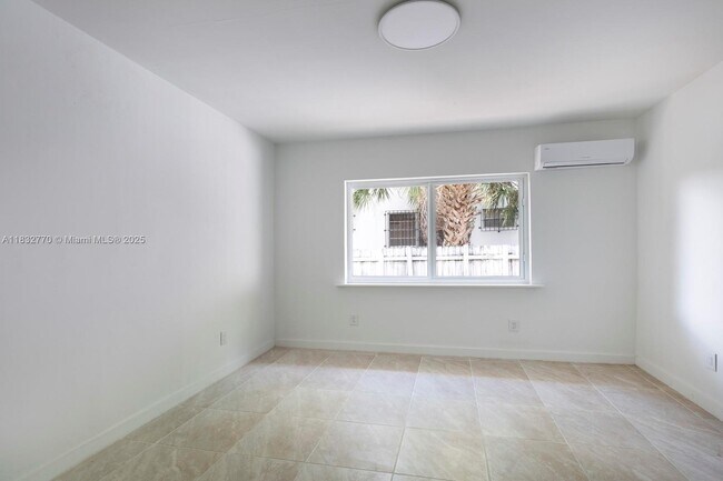 Building Photo - 7800 NE 10th Ct