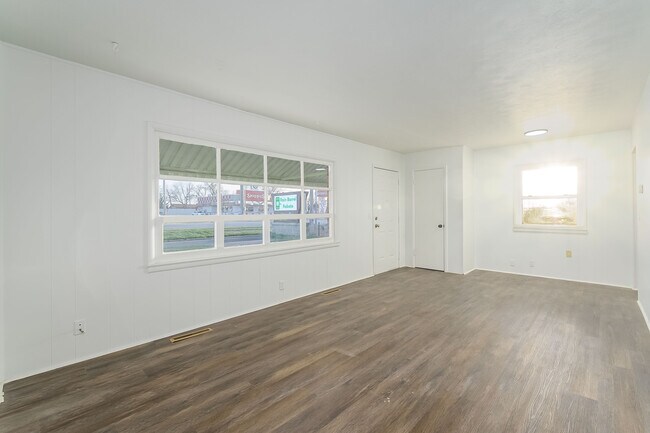 Building Photo - 1036 East 61st St N