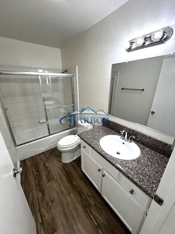 Building Photo - 672 W 12th St