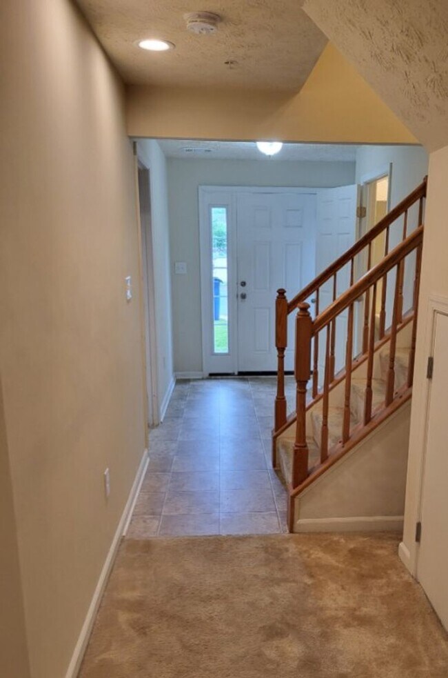 Building Photo - SPACIOUS 3-Level Townhome in Winston's Choice