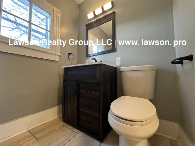 Building Photo - 360 Mountain Ave SW