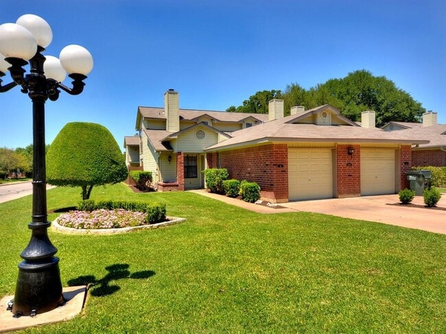 Building Photo - 9609 Dalewood Dr