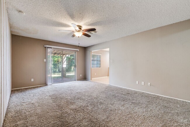 Building Photo - 3-BEDROOM HOME IN PIPERS MEADOW