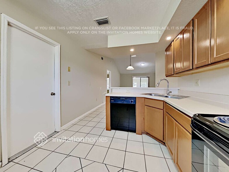 Building Photo - 952 Delano Ct