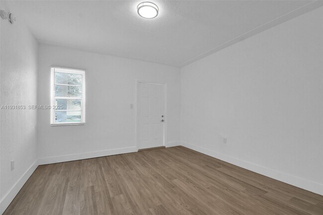 Building Photo - 1900 Calais Dr