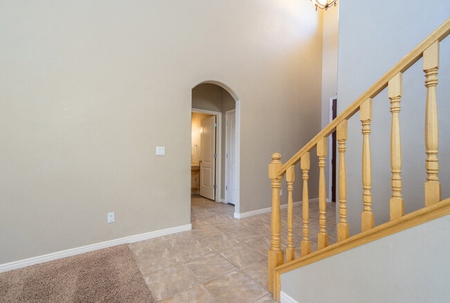 Building Photo - Beautiful St. George Home - Community Pool...