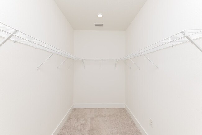 Building Photo - 1938 Westhill Dr