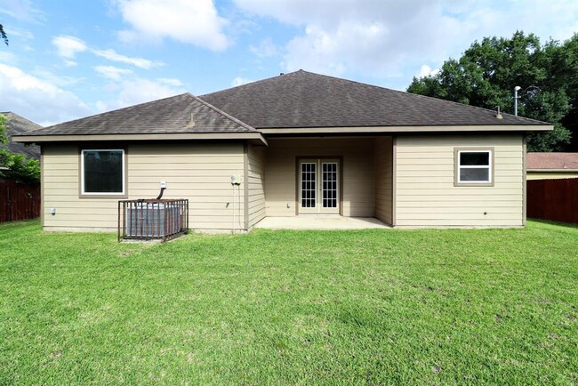 Building Photo - 5410 Milart St