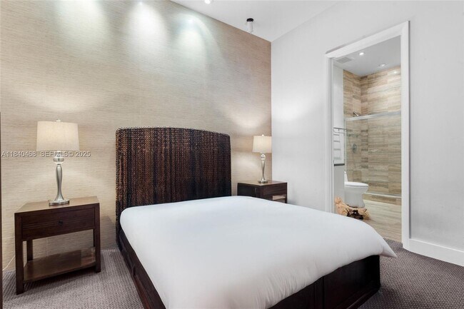 Building Photo - 16001 Collins Ave