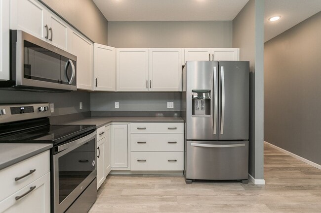 Building Photo - Spacious Townhome with Heated Garage Just ...