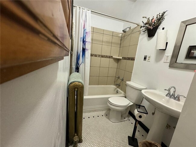 Building Photo - 1464 W Minnehaha Ave