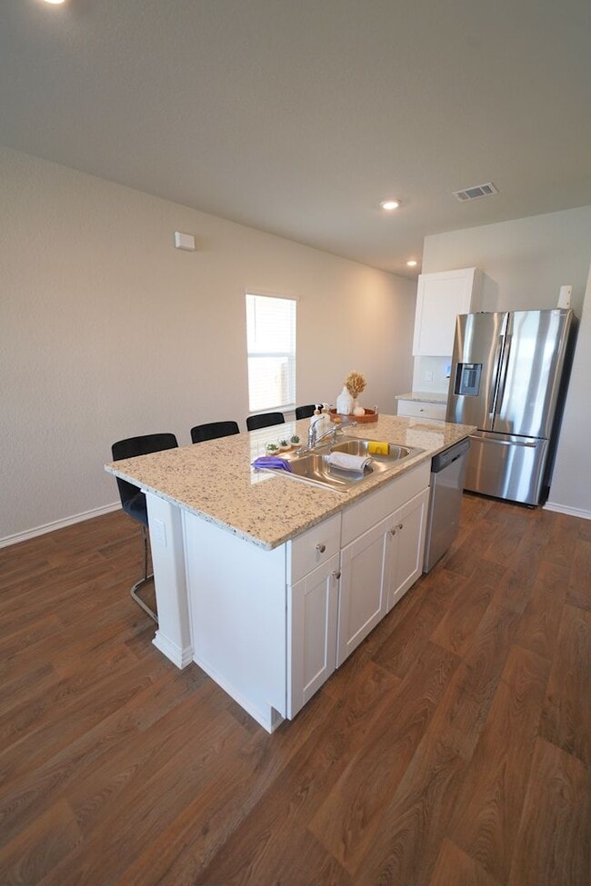 Building Photo - Like-New Home in Applewood Neighborhood. Realtor Commission: $600