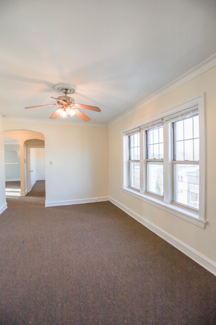 Building Photo - 5642 N Kimball Ave