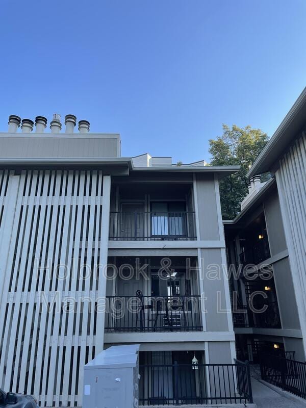 Building Photo - 1209 W Plum St