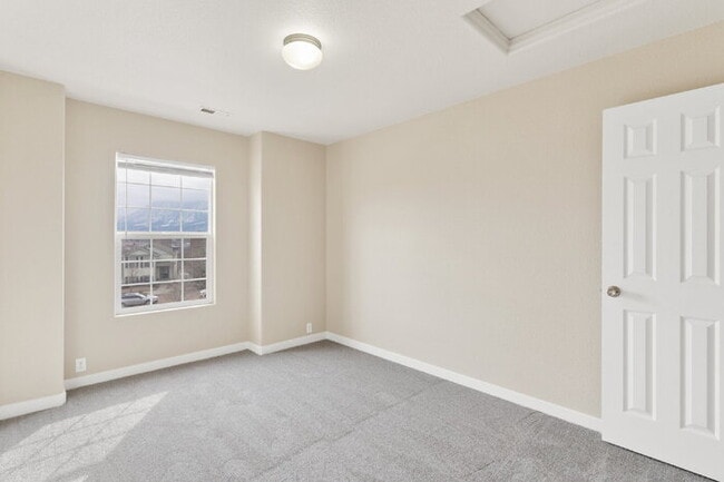 Building Photo - Charming 3-Bedroom Home Near Ft. Carson – ...