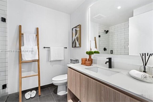 Building Photo - 398 NE 5th St