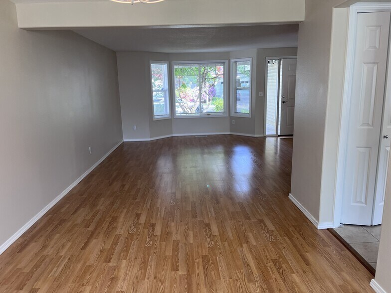 Building Photo - 17611 SE 16th St