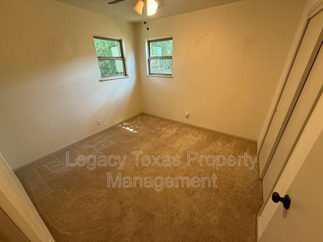 Building Photo - 107 Hilltop Dr