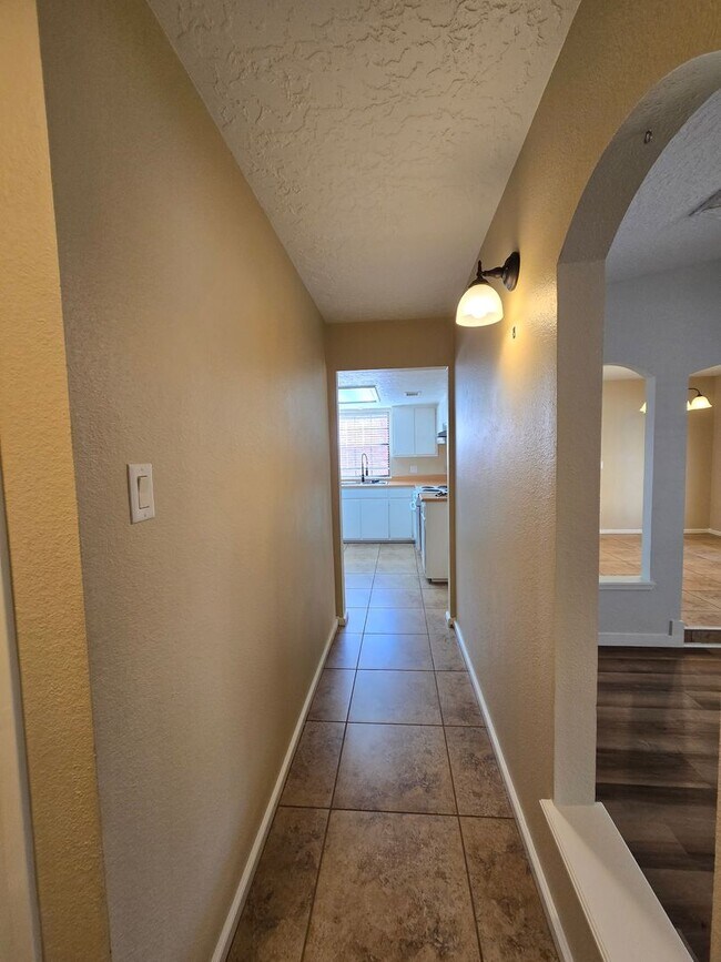 Building Photo - 309 Chanticleer Pl