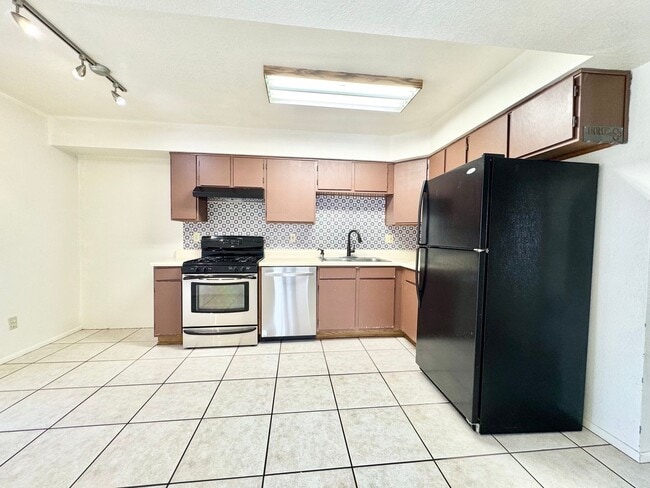 Building Photo - 3BR/2BA 1,140 sq.ft. rental in Sierra Vist...