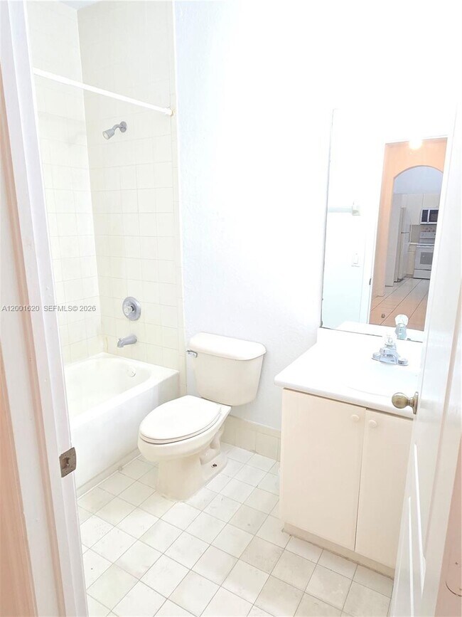 Building Photo - 2731 SE 17th Ave