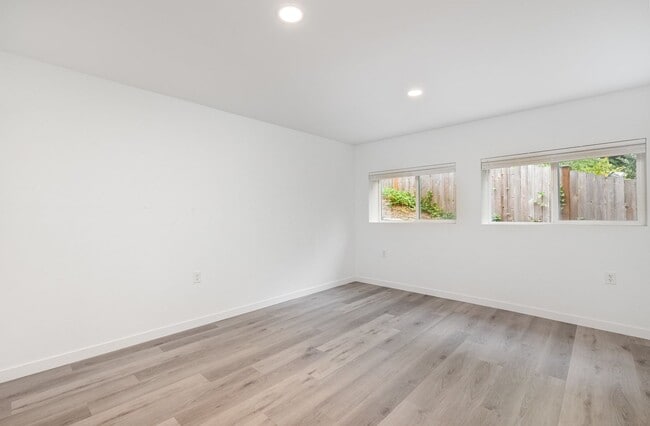 Building Photo - 5 bed 4 bath home in somerset available 9/1