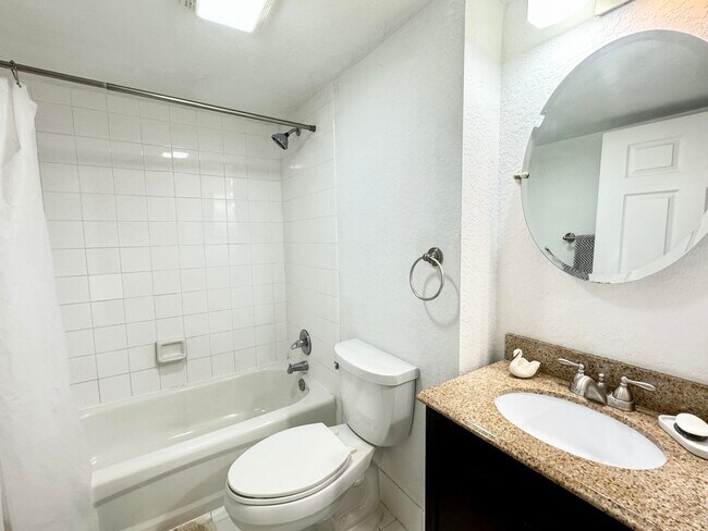 Building Photo - 1801 N Flagler Dr