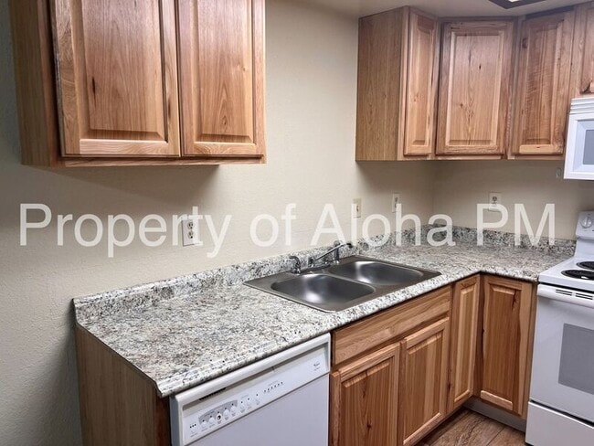 Building Photo - 10490 W Seneca Dr