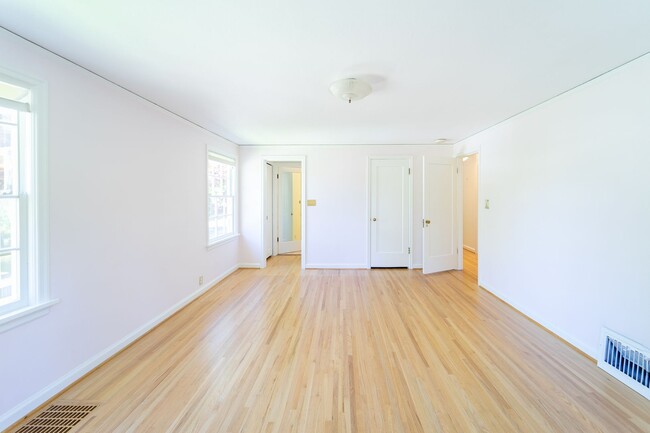 Building Photo - Enchanting Portland Heights 5BD House: You...