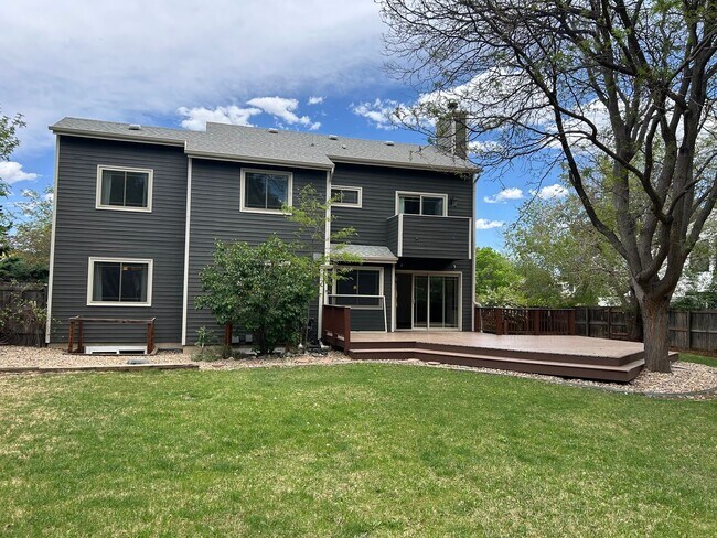 Building Photo - Beautiful 5 Bedroom Home with Large Private Yard