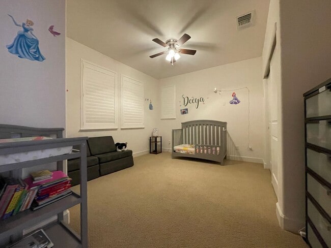 Building Photo - Southtown Home