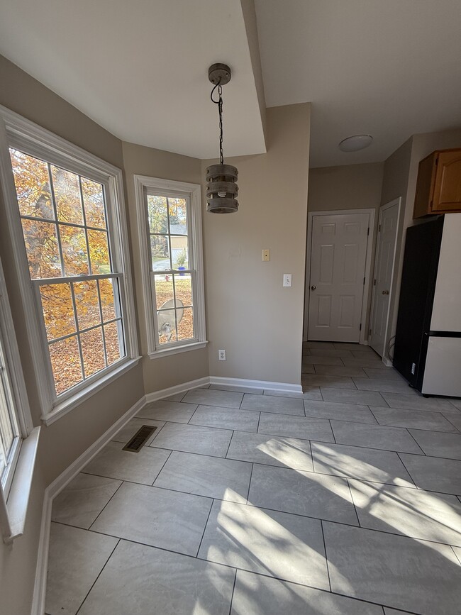 breakfast nook - 110 Sudbury Ln