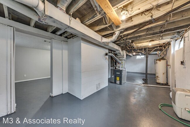 Building Photo - 3 br, 1 bath House - 1272 Zettler Road