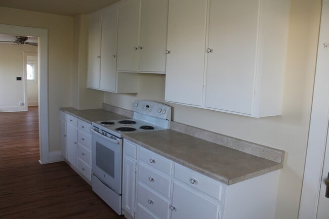 Building Photo - 22175 State Line Rd