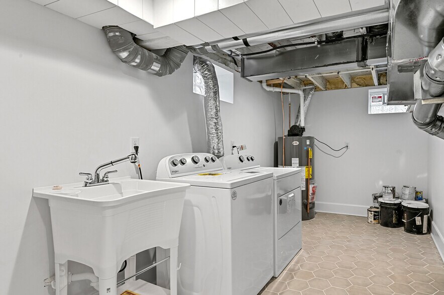 Building Photo - 3127 33rd Ave S