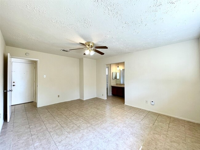 Building Photo - 4502 Mossygate Dr