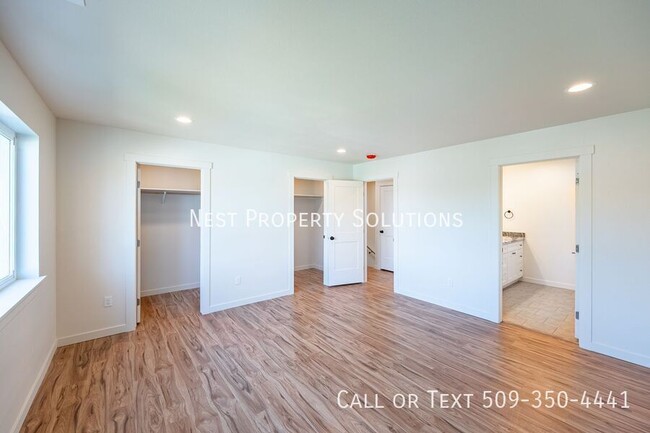 Building Photo - 1073 S Grand Dr
