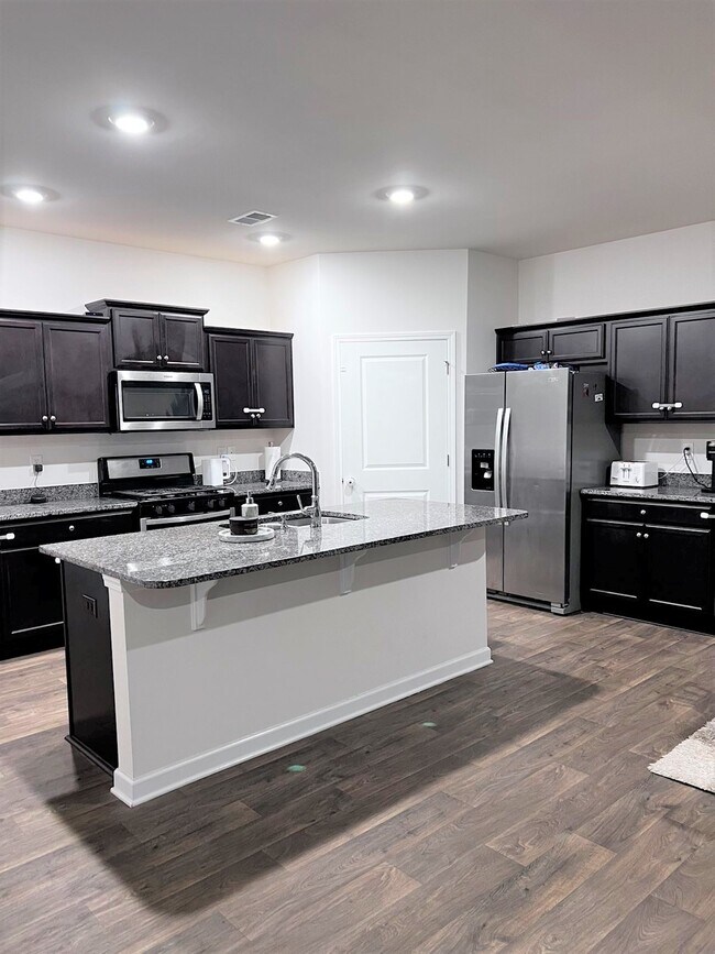 Building Photo - 110 Rogers Knoll Ln