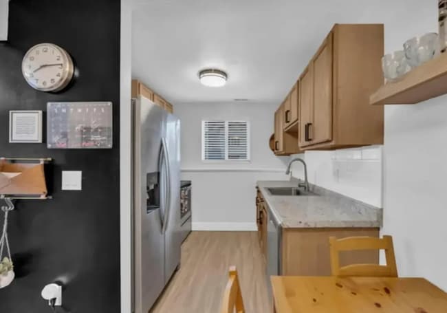 Building Photo - Modern Comfort Meets Convenience in Salt L...