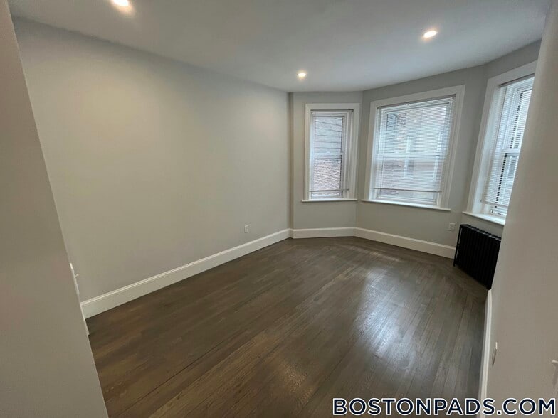Building Photo - 108 Jersey St