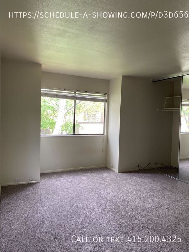 Building Photo - 545 Woodside Oaks