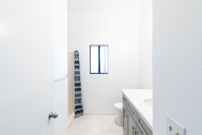 Building Photo - 2584 S Centinela Ave