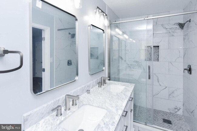 Building Photo - 915 Westlake Dr