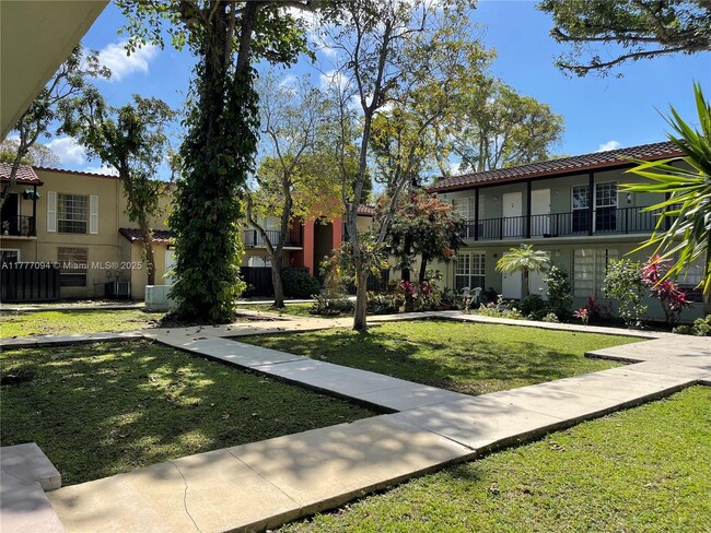 Primary Photo - 10820 N Kendall Dr